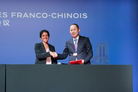 三峰環(huán)境集團與蘇伊士集團于法國巴黎簽署戰略合作協(xié)議